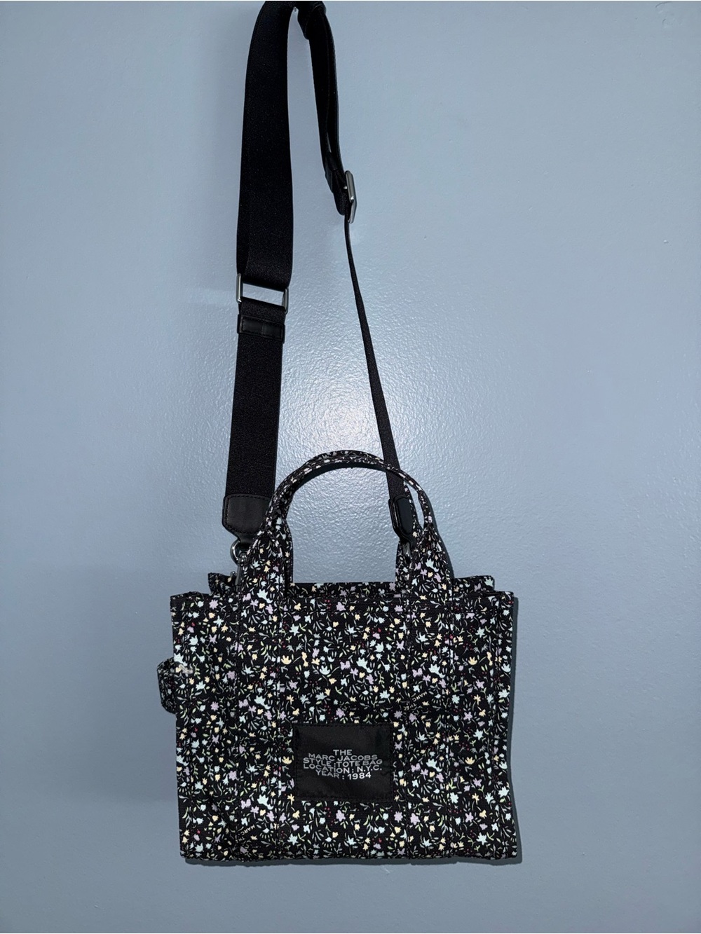 Marc Jacobs Black Floral Logo Tote with Adjustable Strap - Picture 4 of 4